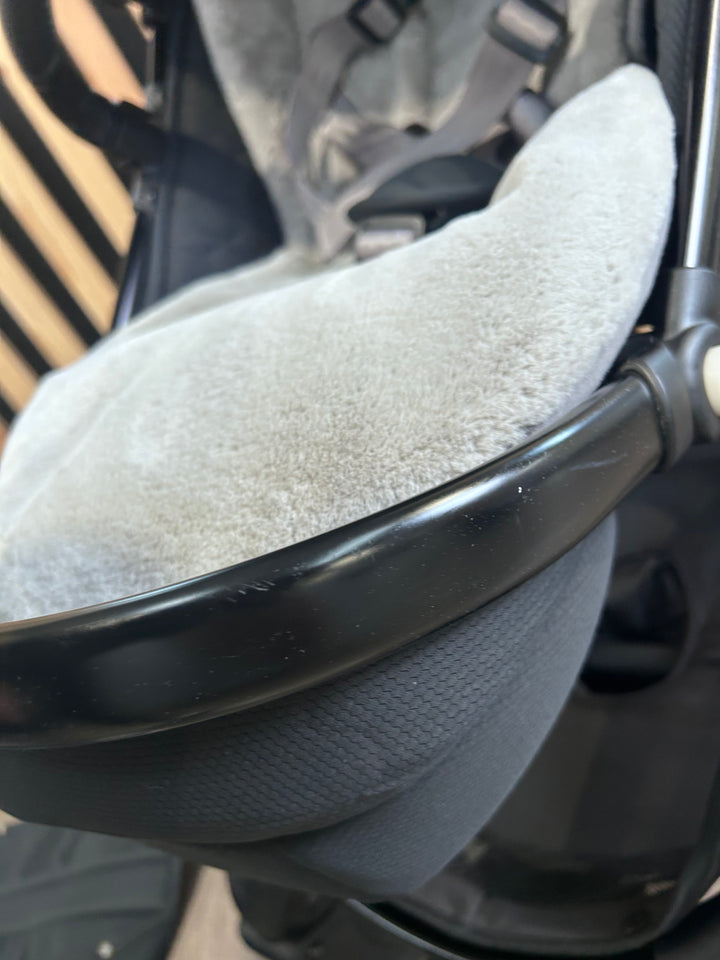 PRE LOVED egg2 Travel System - Just Black