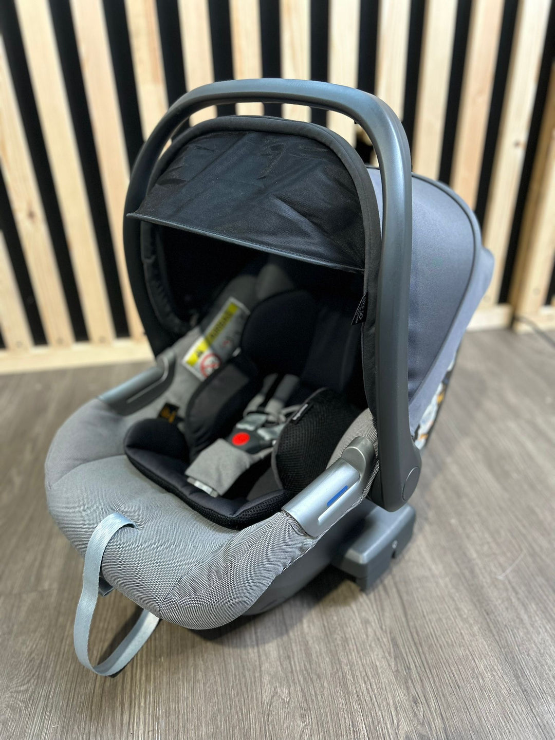 PRE LOVED Inglesina Aptica XT Travel System Bundle – Horizon Grey