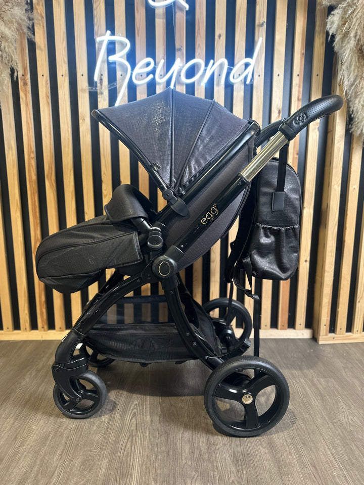 PRE LOVED egg2 Travel System - Jurassic Gold