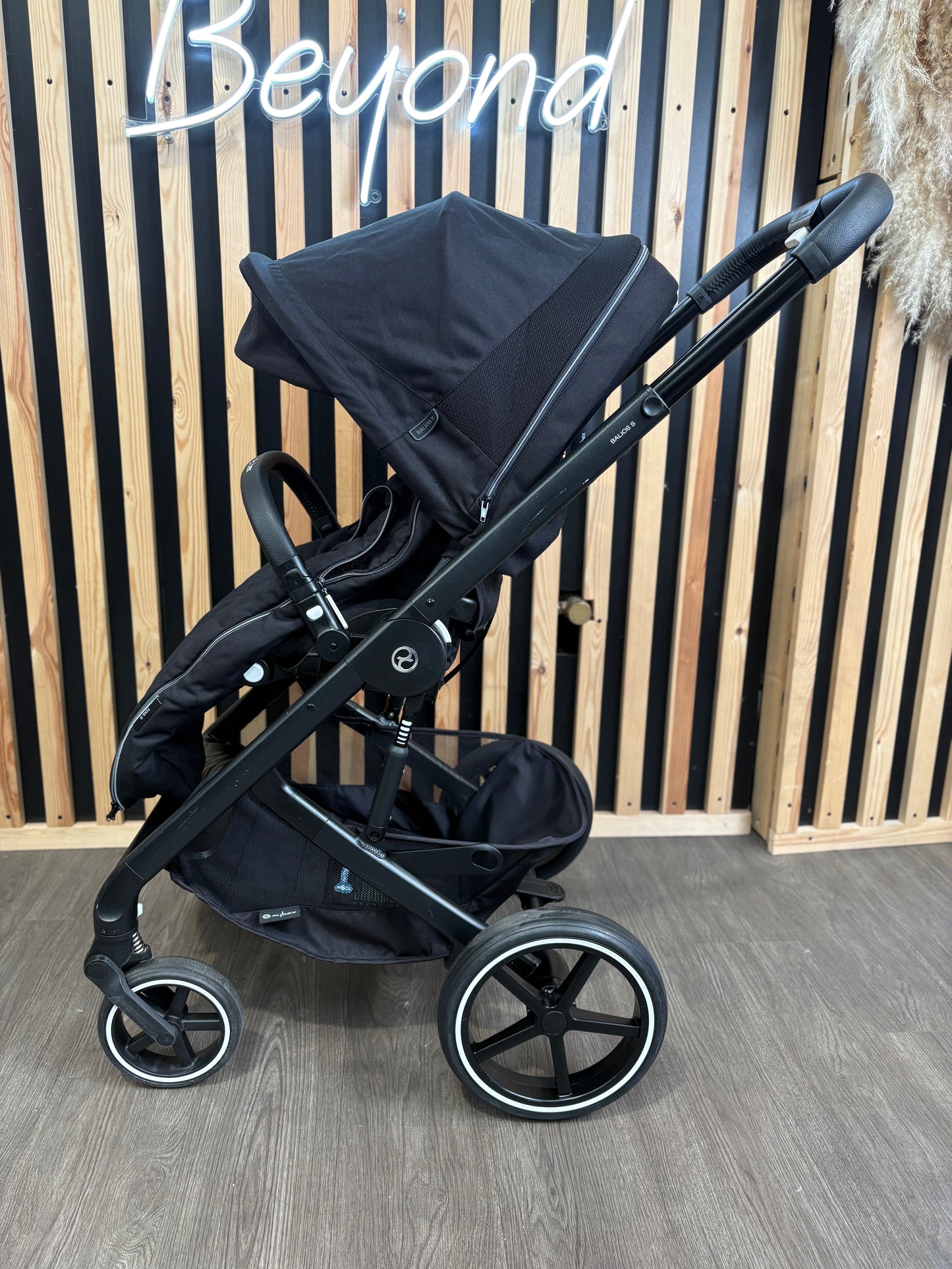 PRE LOVED Cybex Balios 2in1 Travel System - Moon Black
