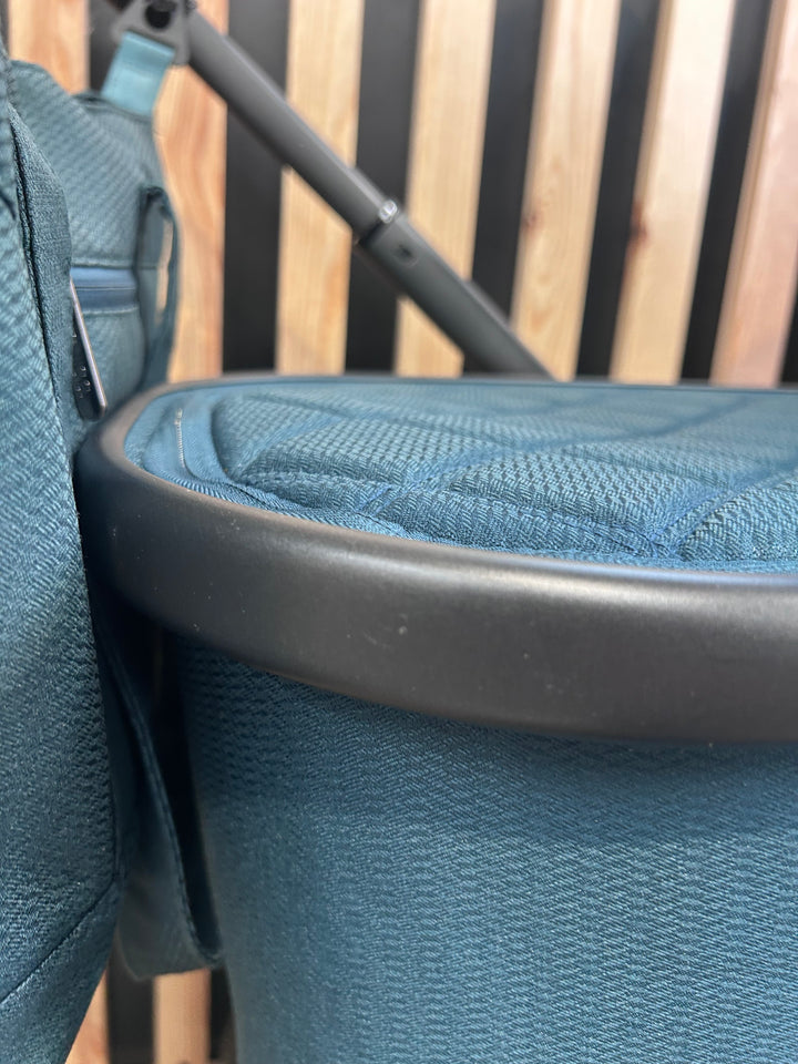 PRE LOVED Venicci Tinum 2.0 Special Edition Travel System - Teal Bay