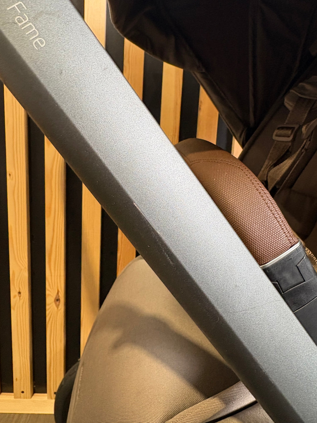 PRE LOVED Maxi-Cosi Fame Travel System - Twillic Truffle/Black Wheels