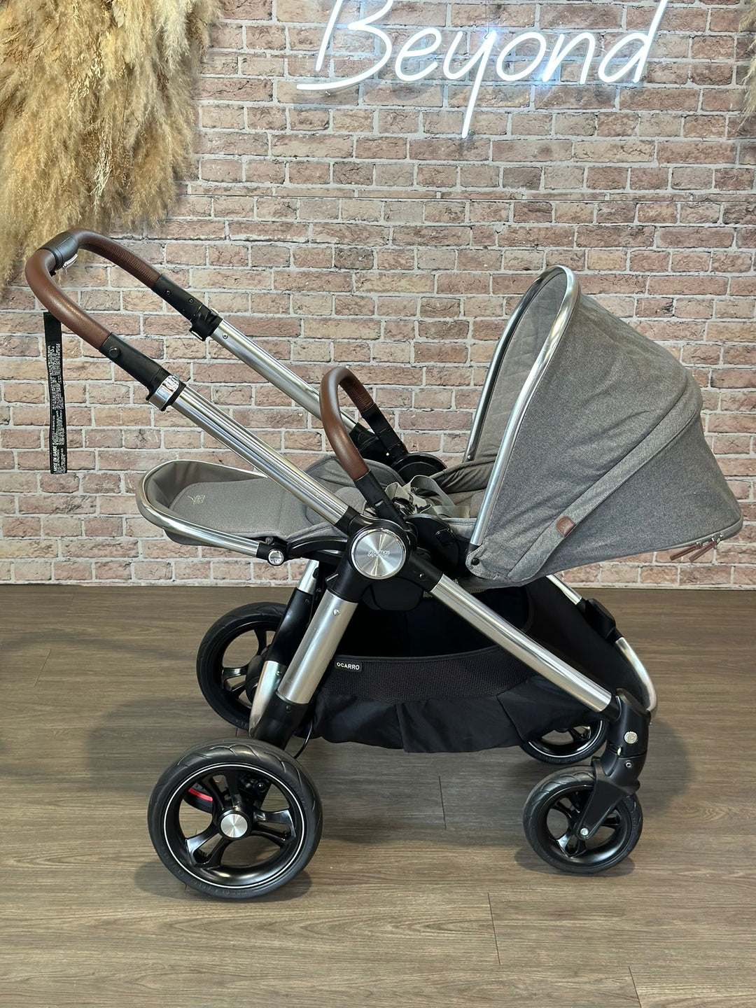 PRE LOVED Mamas & Papas Ocarro Travel System - Grey Mist