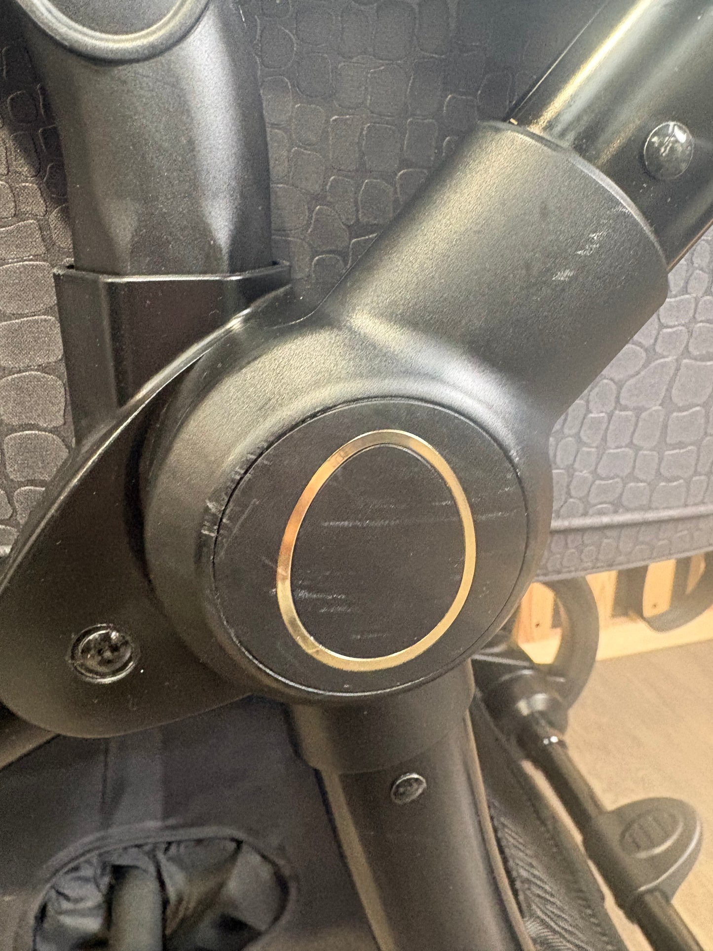 PRE LOVED egg2 Travel System - Jurassic Gold