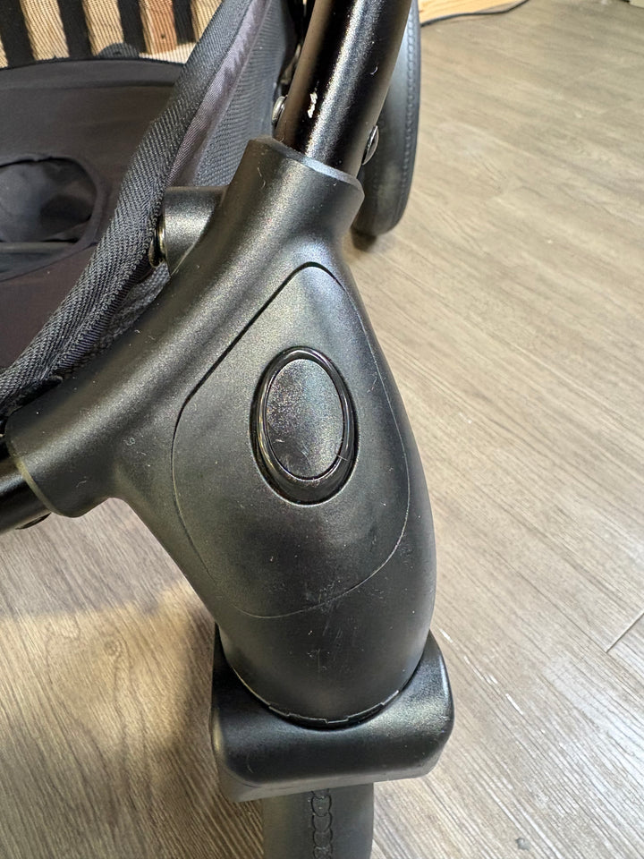 PRE LOVED egg2 Travel System - Stealth