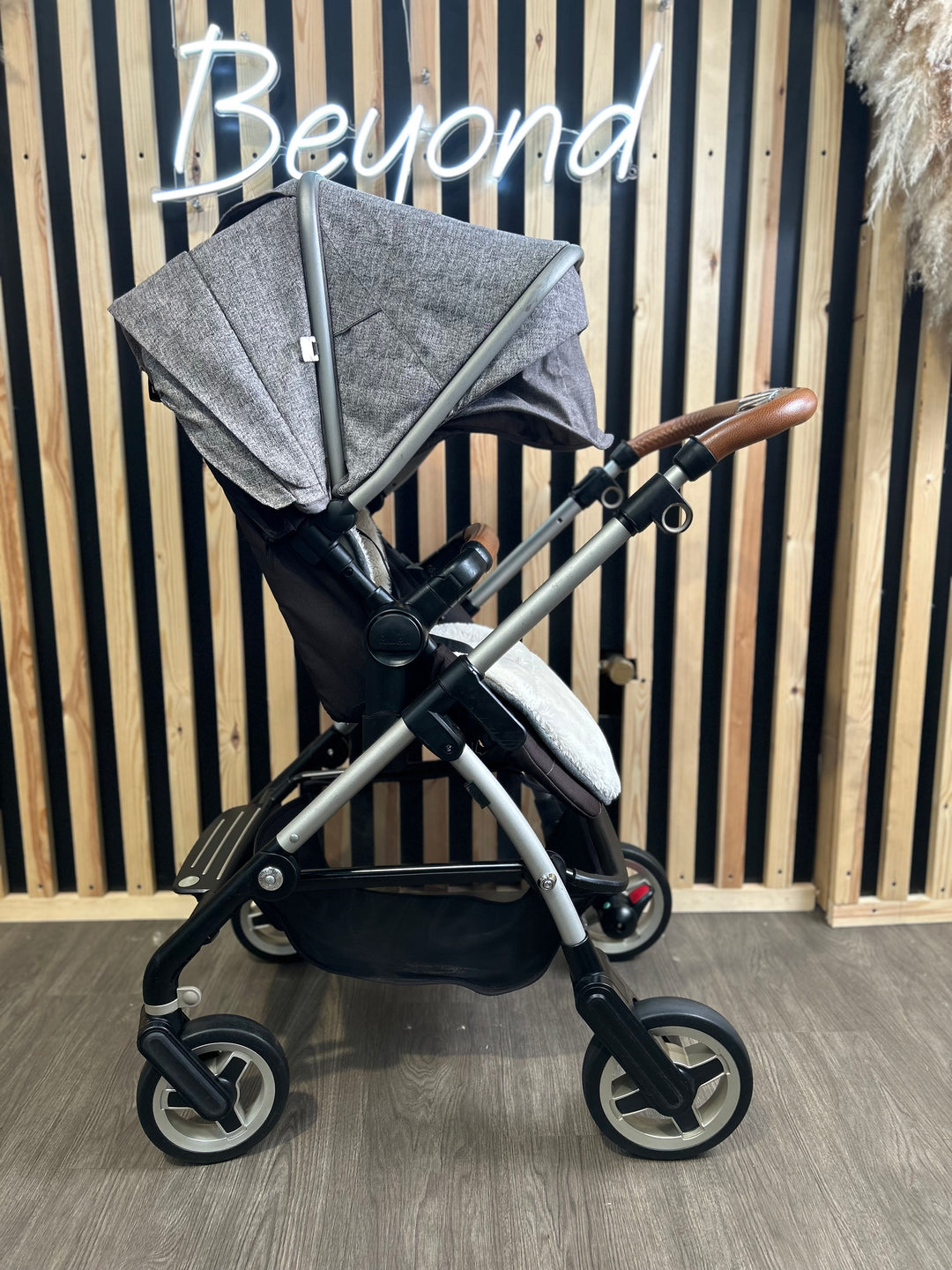 PRE LOVED Silver Cross Wayfarer Travel System - Camden