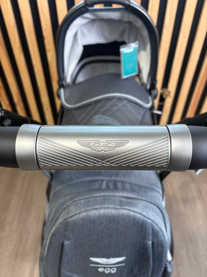 EX DISPLAY Aston Martin egg3 Luxury Travel System - Classic Grey