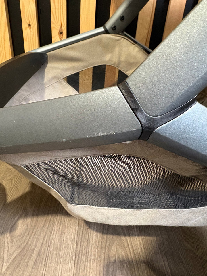 PRE LOVED Maxi-Cosi Fame Travel System - Twillic Truffle/Black Wheels