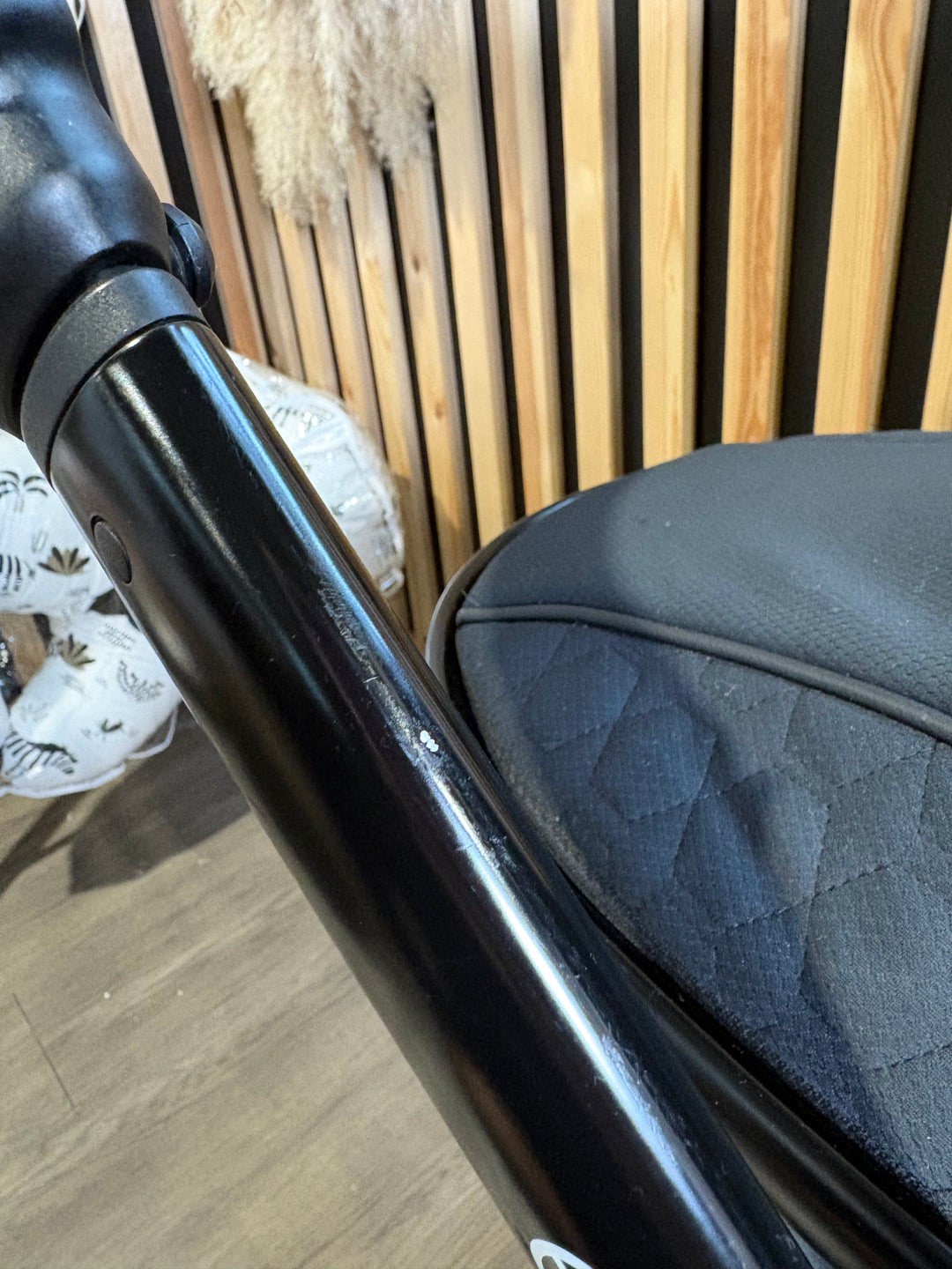 PRE LOVED egg2 Travel System - Just Black