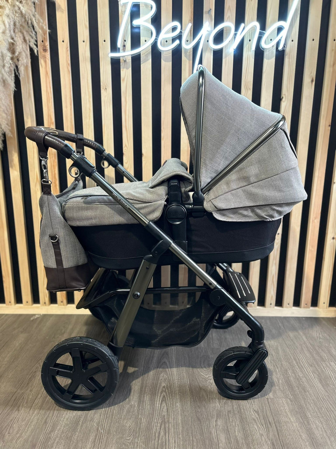 PRE LOVED Silver Cross Pioneer Special Edition Travel System - Expedition