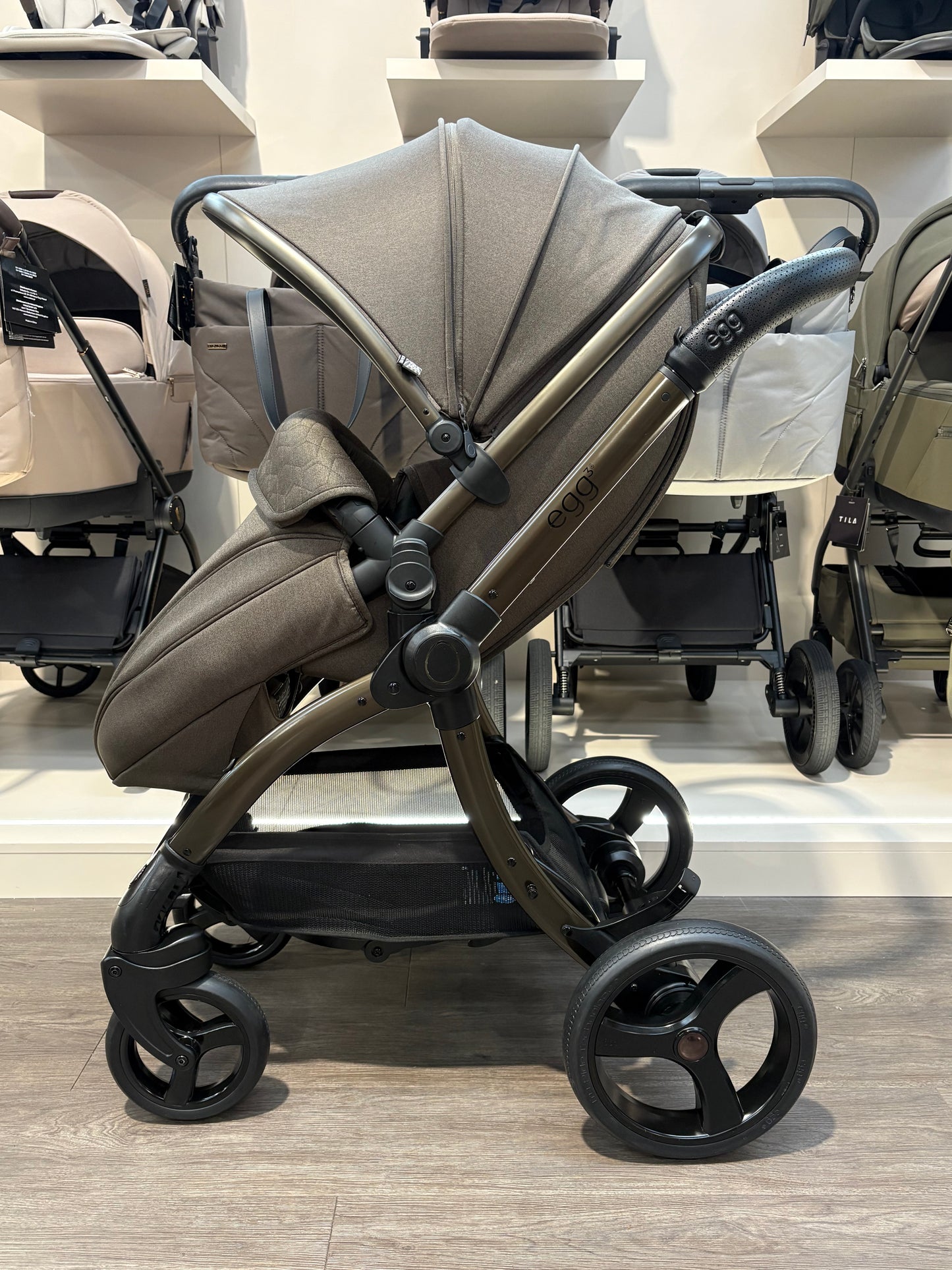 PRE LOVED egg3 Travel System - Chocolate Velvet