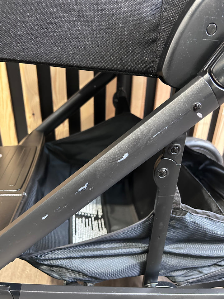 PRE LOVED Nuna Mixx Travel System - Caviar/Granite