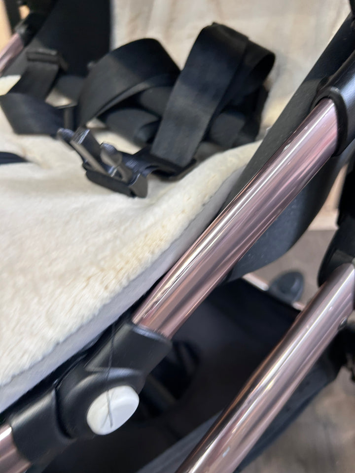 PRE LOVED egg Pushchair + Footmuff - Diamond Black