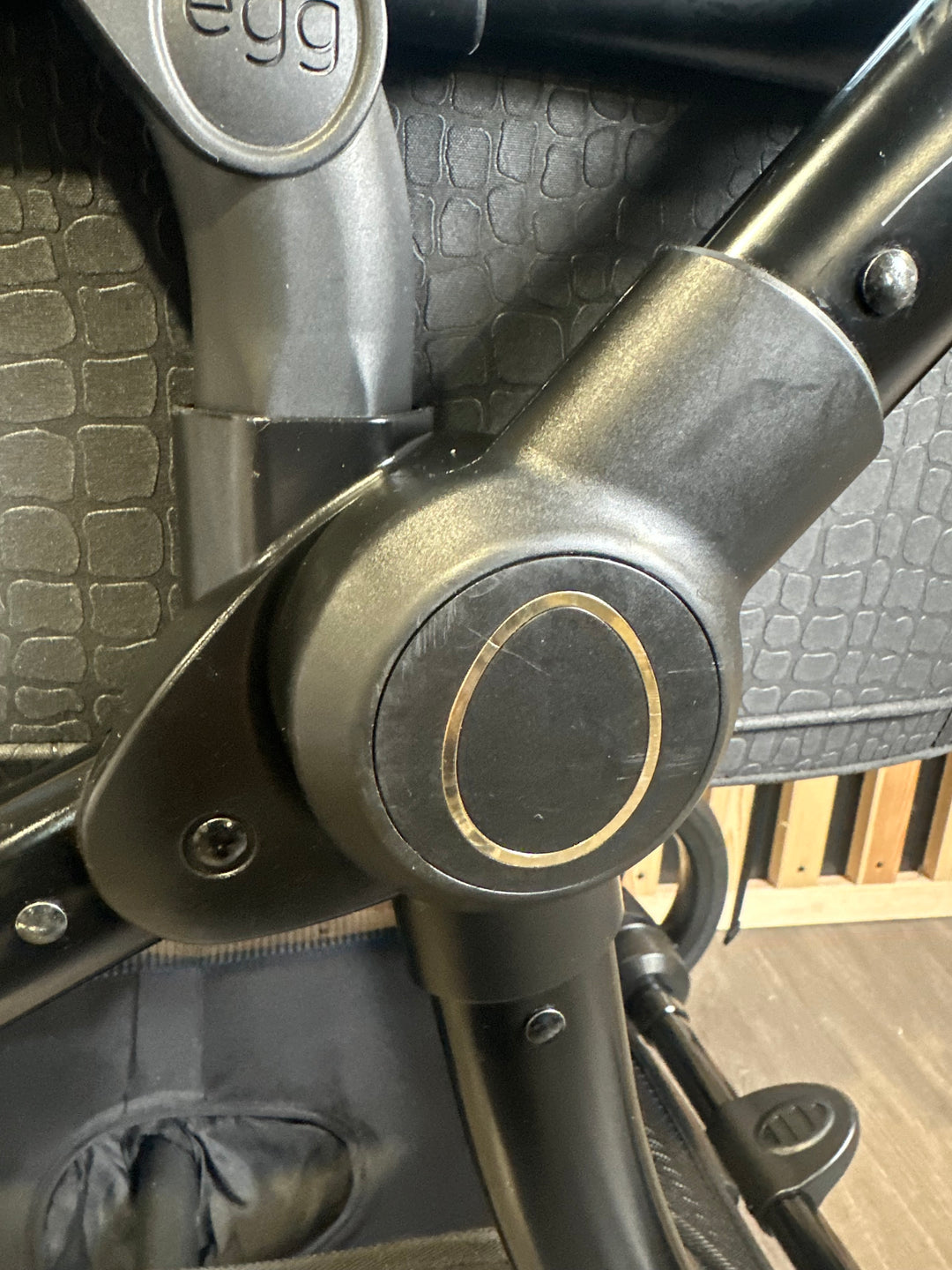 PRE LOVED egg2 Travel System - Jurassic Gold