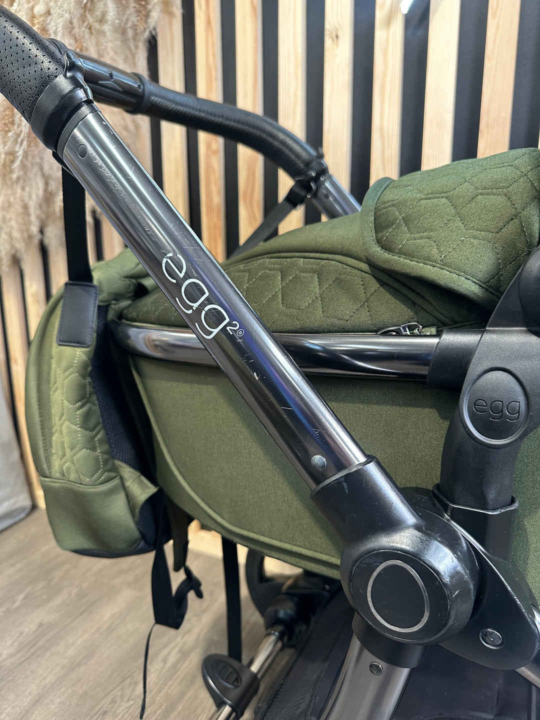 PRE LOVED egg2 Travel System - Olive