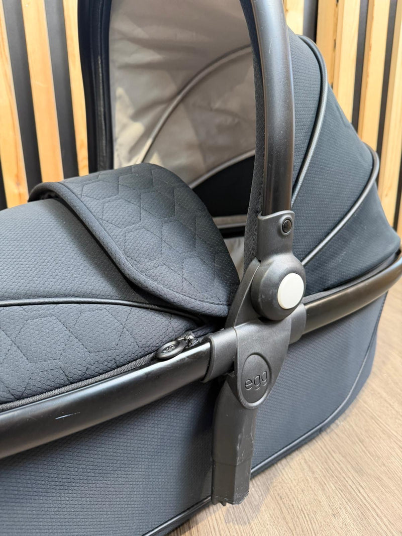 PRE LOVED egg2 Carrycot - Just Black