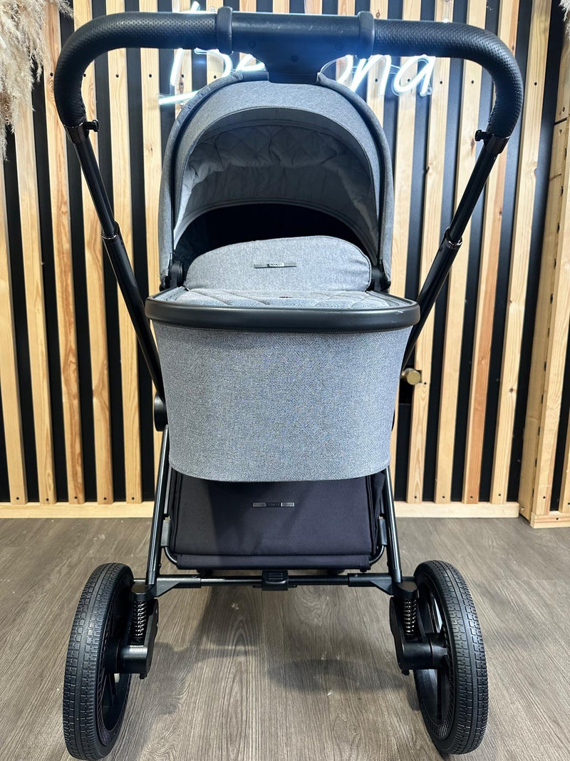 PRE LOVED Venicci Tinum Upline 2in1 Travel System - Classic Grey