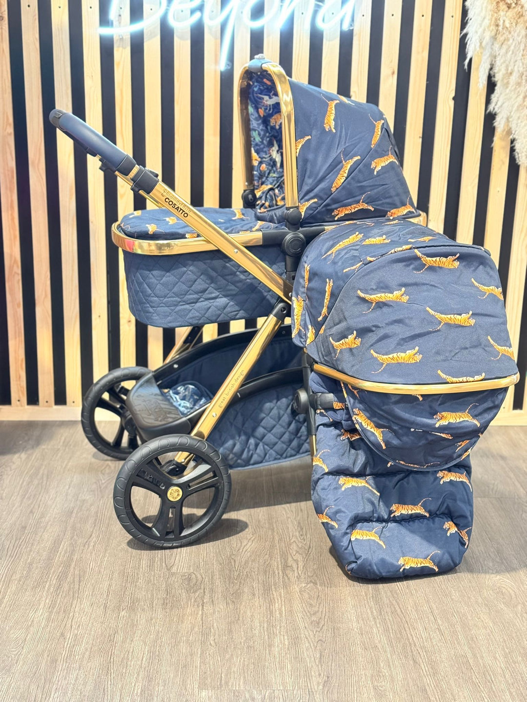 PRE LOVED Wow XL Pram and Accessories Bundle - On The Prowl