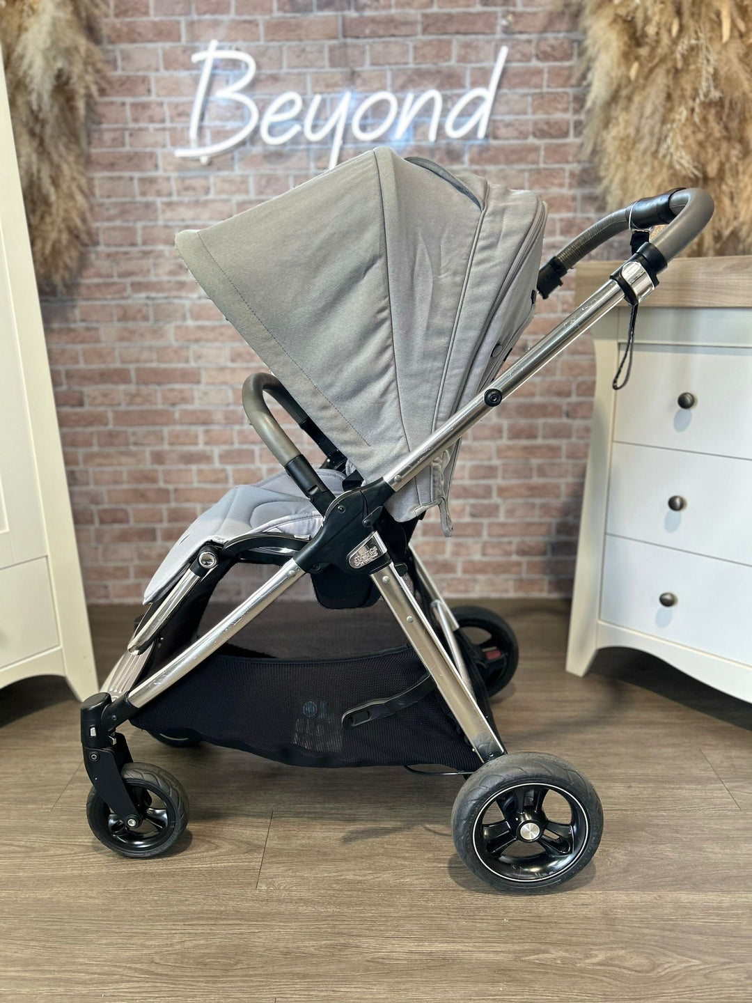 PRE LOVED Mamas & Papas Flip XT3 Travel System - Skyline Grey