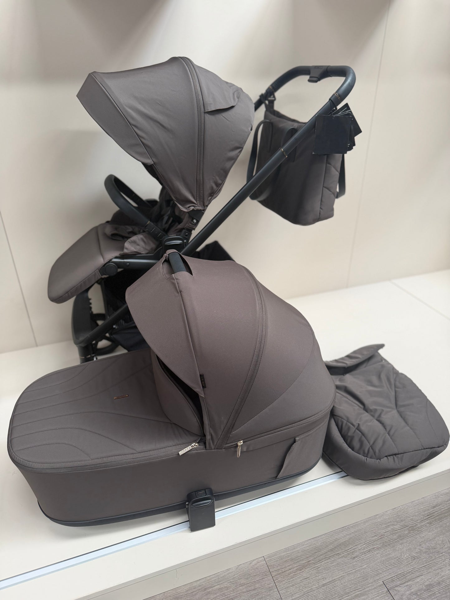 EX DISPLAY Venicci Claro2 2-in-1 Travel System - Chocolate