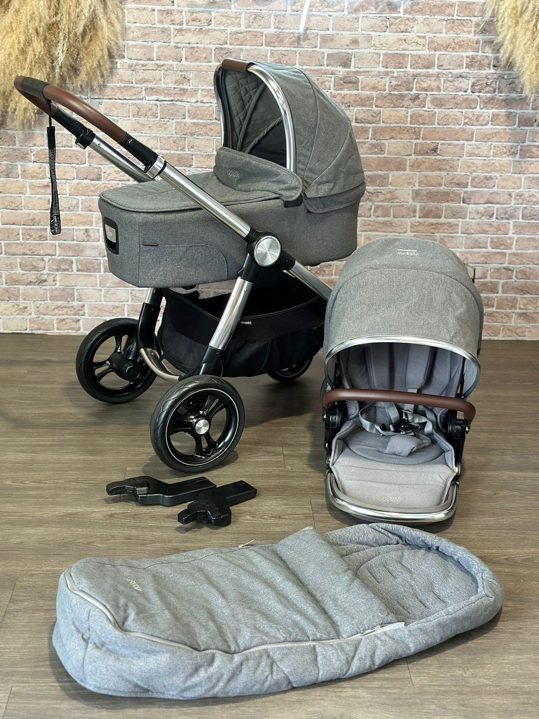 PRE LOVED Mamas & Papas Ocarro Travel System - Grey Mist