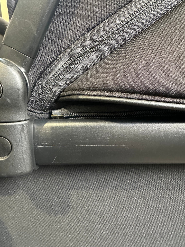 PRE LOVED iCandy Peach 7 Travel System - Jet/Black