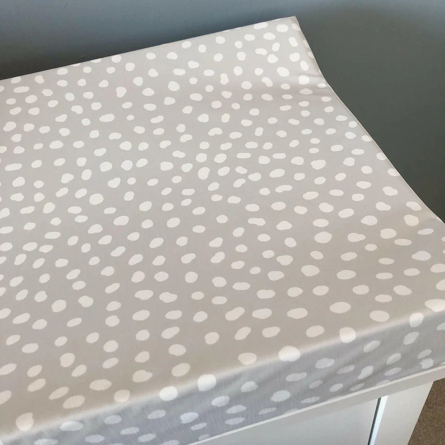 Bobbin & Bumble Anti-Roll Wedge Changing Mat – Grey Spots