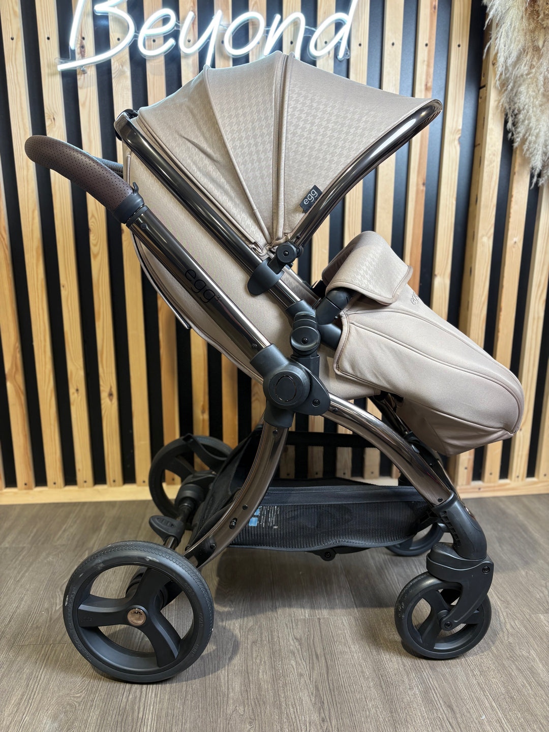 EX DISPLAY egg3 Pram + Pushchair - Houndstooth Almond