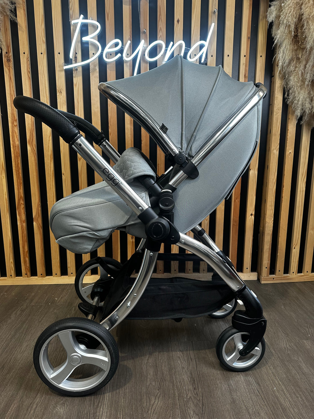 PRE - LOVED egg2 Monument Grey Travel system