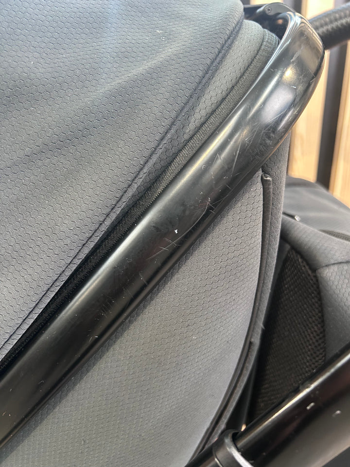 PRE LOVED egg2 Travel System - Just Black