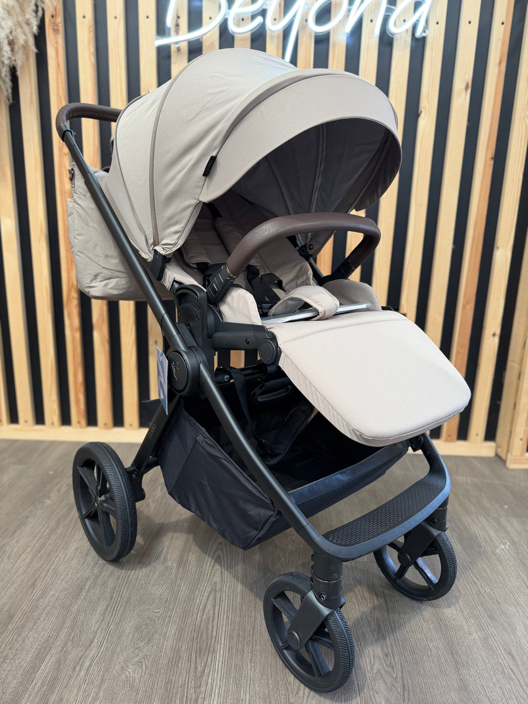 EX DISPLAY Venicci Claro 3-in-1 Pushchair + Tiago 360 Beige Car Seat Bundle - Almond