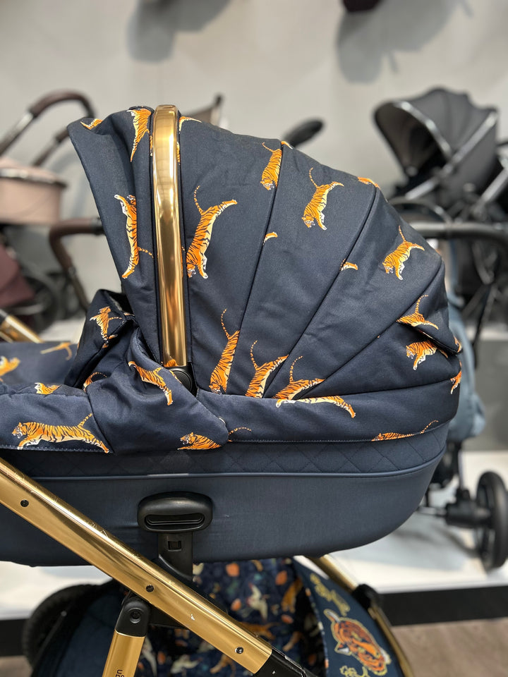 PRE LOVED Cosatto Wow Continental Travel System - On The Prowl