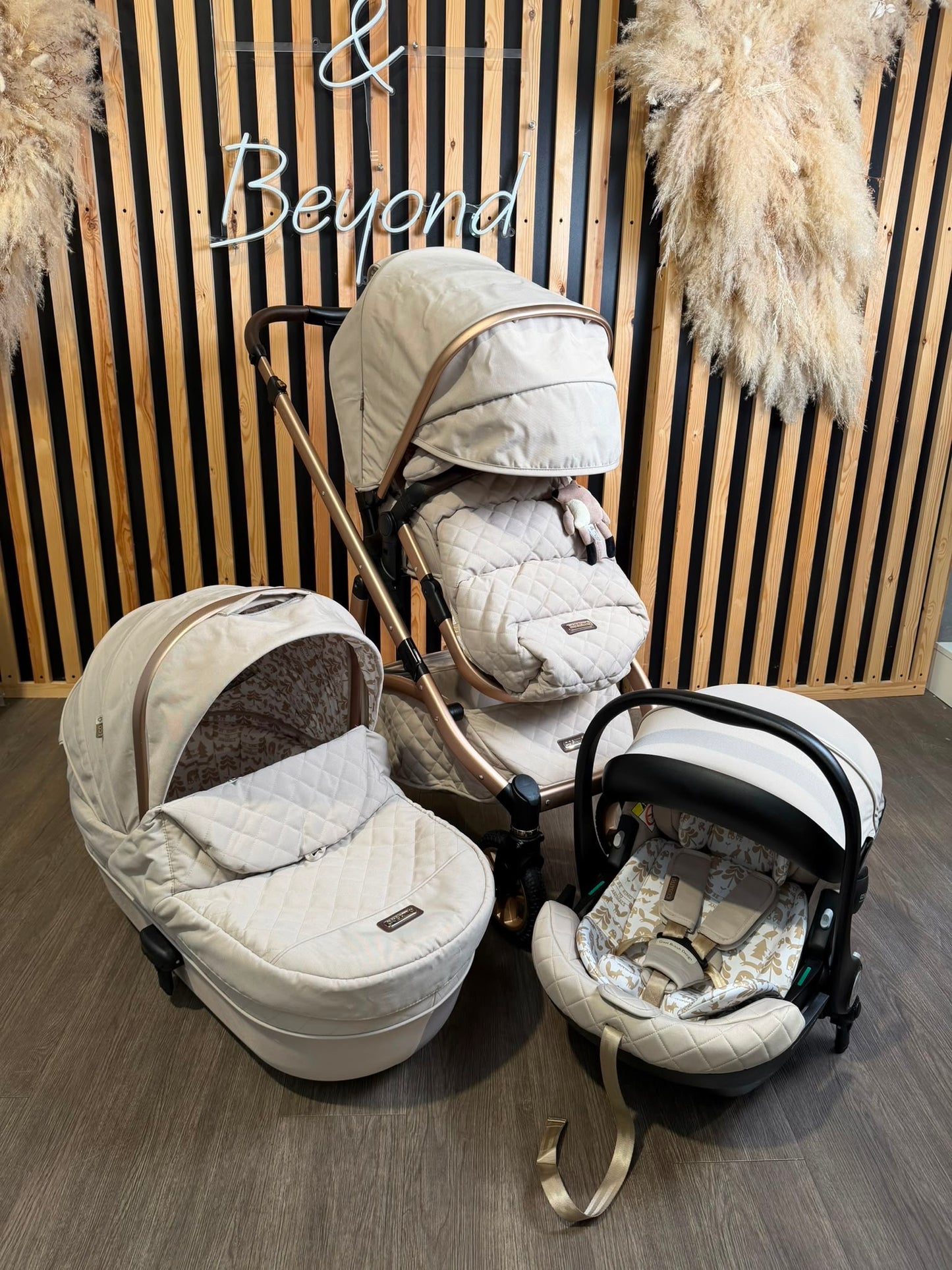 PRE LOVED Cosatto Wow Continental 3-in-1 Travel System - Whisper