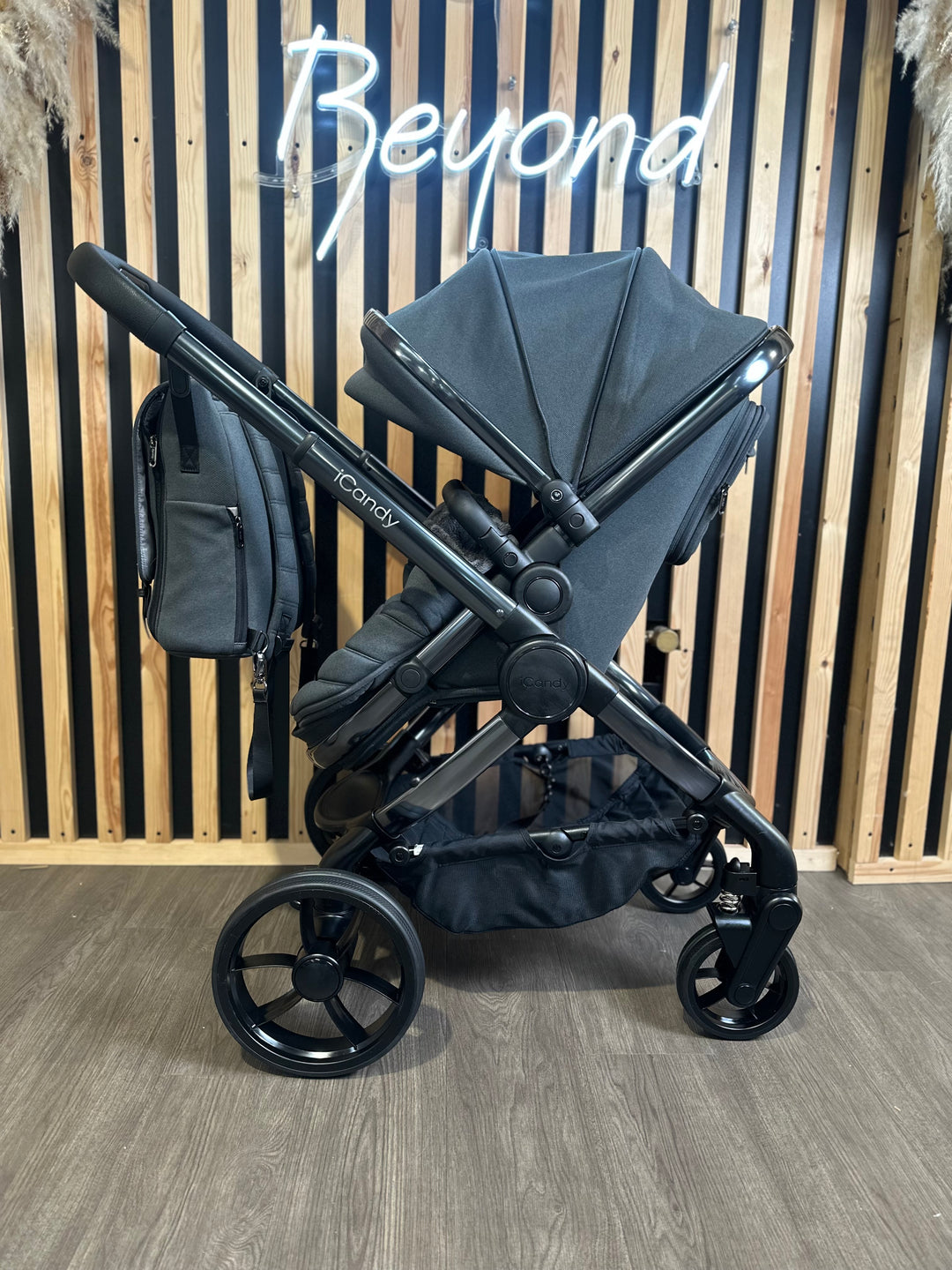 PRE LOVED iCandy Peach 7 Travel System - Dark Grey