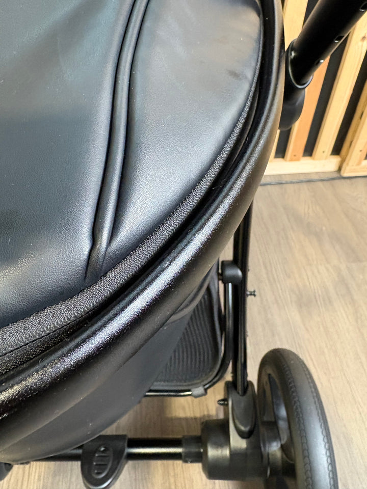 PRE LOVED egg2 Travel System - Stealth