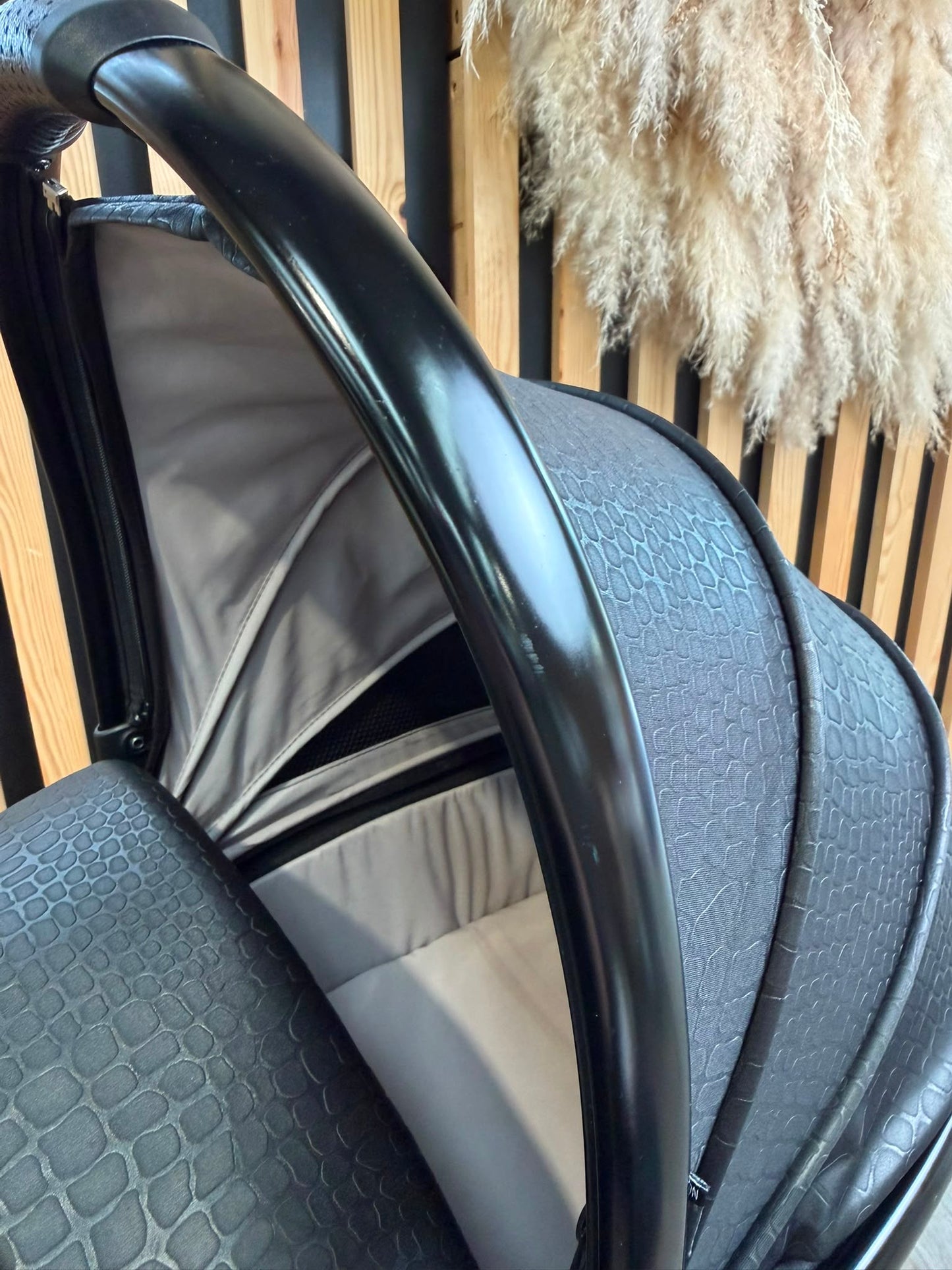 PRE LOVED egg2 Travel System - Jurassic Gold