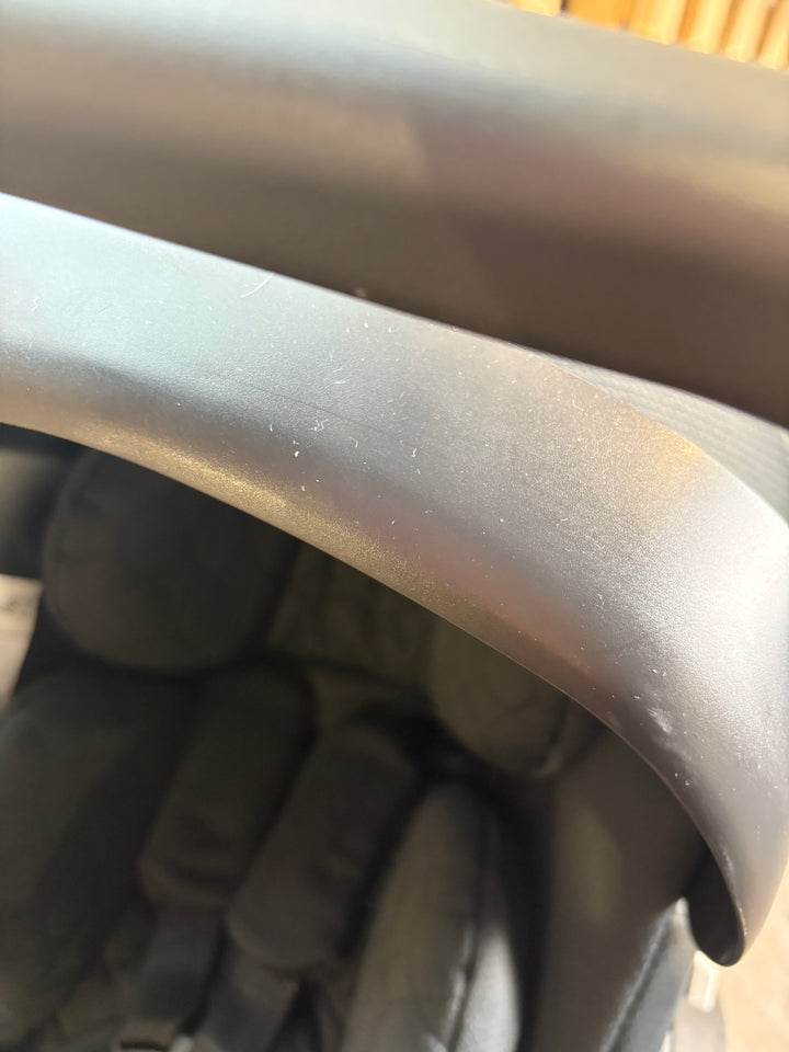 PRE LOVED egg2 Travel System - Just Black