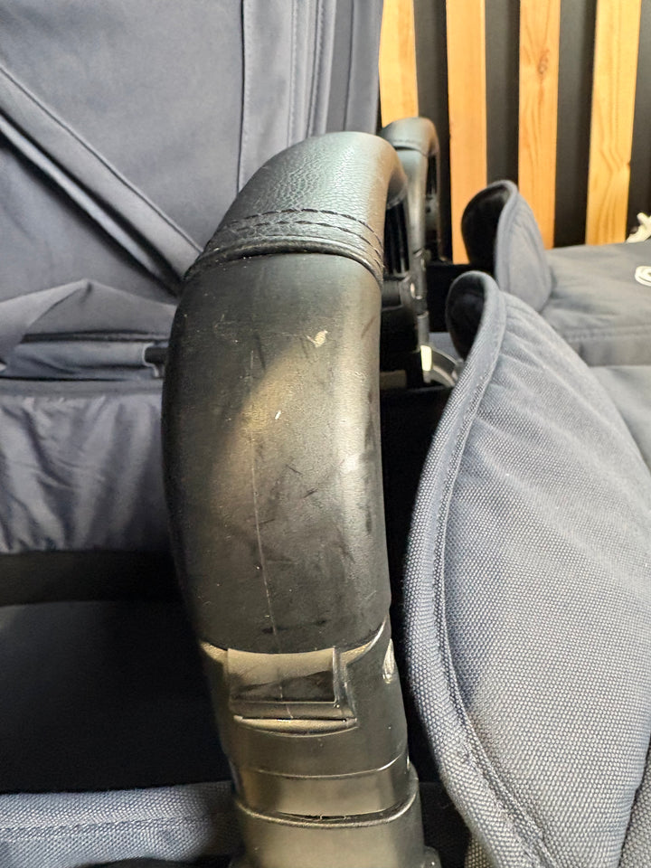 PRE LOVED Bugaboo Donkey5 Twin Bundle - Stormy Blue