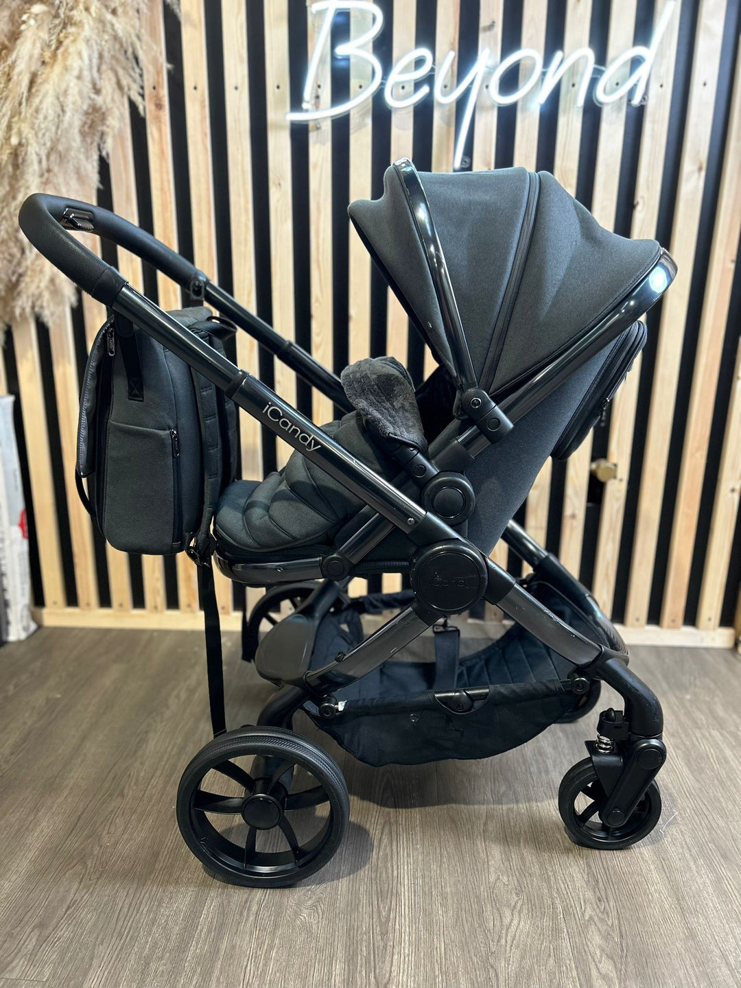 PRE LOVED iCandy Peach 7 Complete Pushchair Complete Bundle-Phantom/Truffle