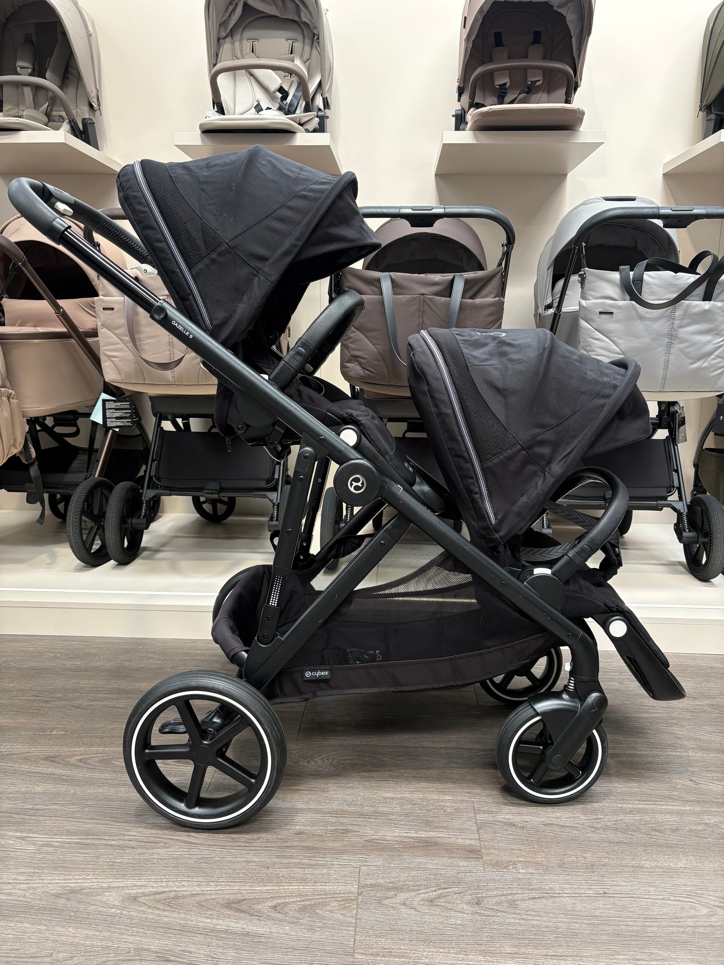 PRE LOVED Cybex Gazelle S Twin Bundle - Moon Black