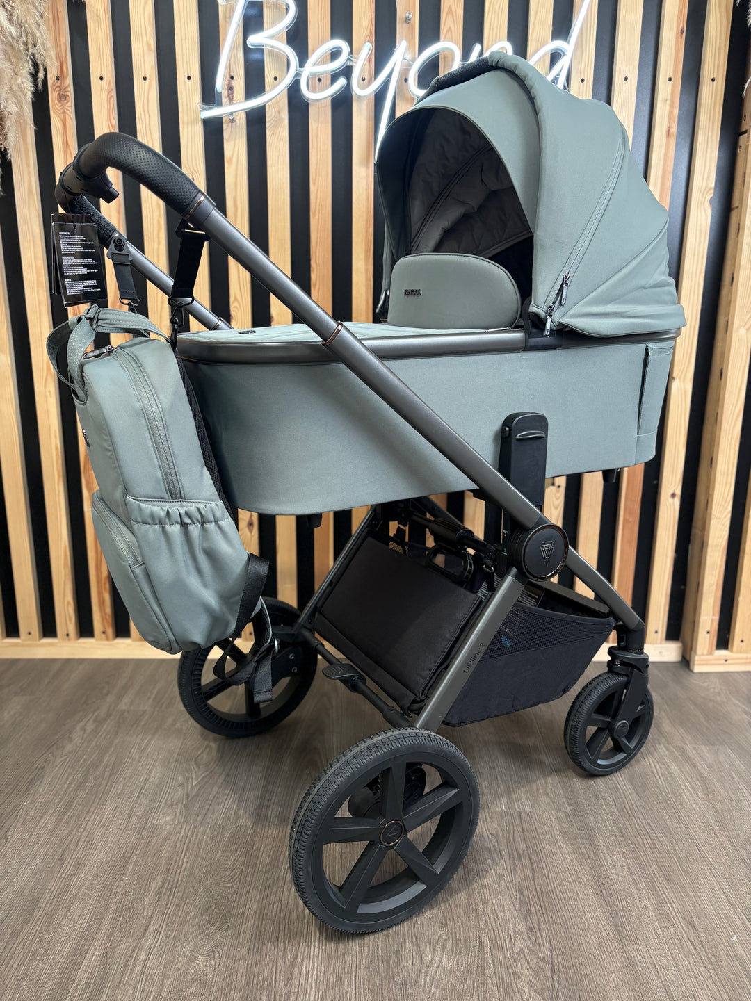 EX DISPLAY Venicci Upline2 3in1 Travel System - Aloe