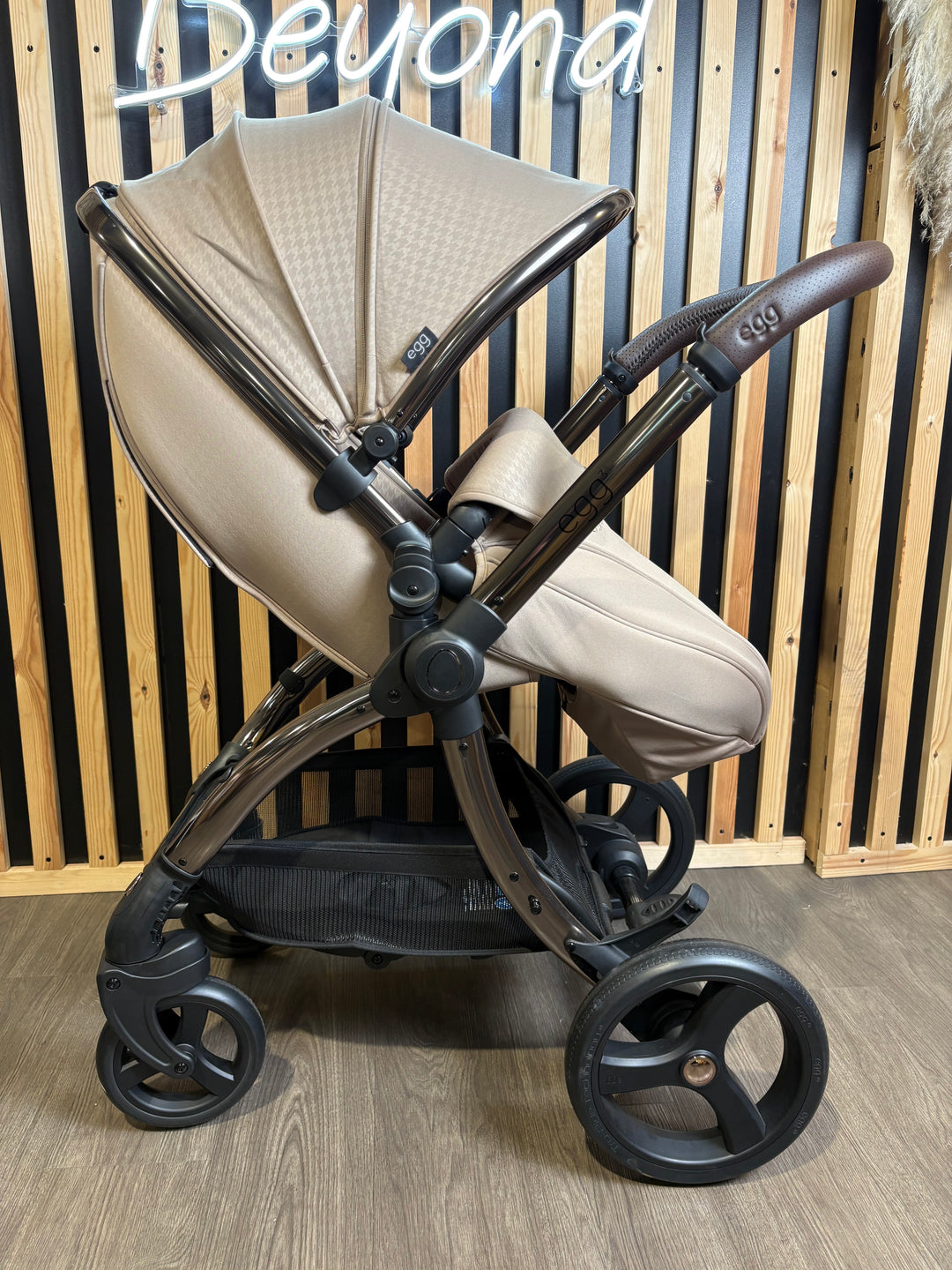 EX DISPLAY egg3 Pram + Pushchair - Houndstooth Almond