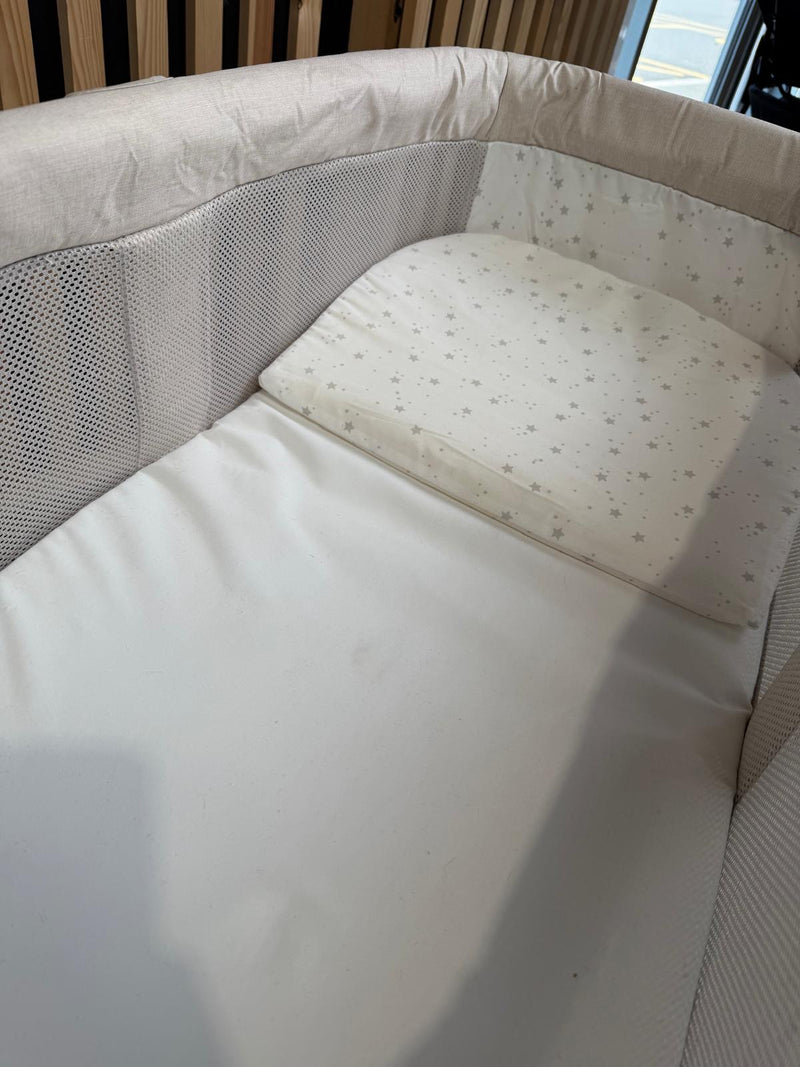 OPEN BOX Babymore Air Motion Gliding Crib w/ Reflux Wedge
