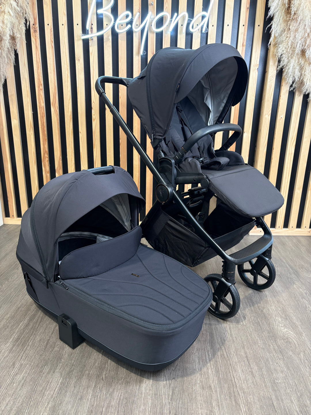 EX DISPLAY Venicci Claro Pram + Pushchair - Noir