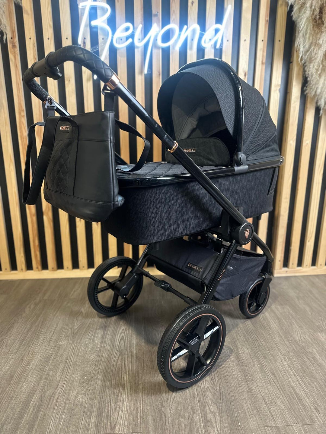 PRE LOVED Venicci Tinum Travel System - SE Stylish Black
