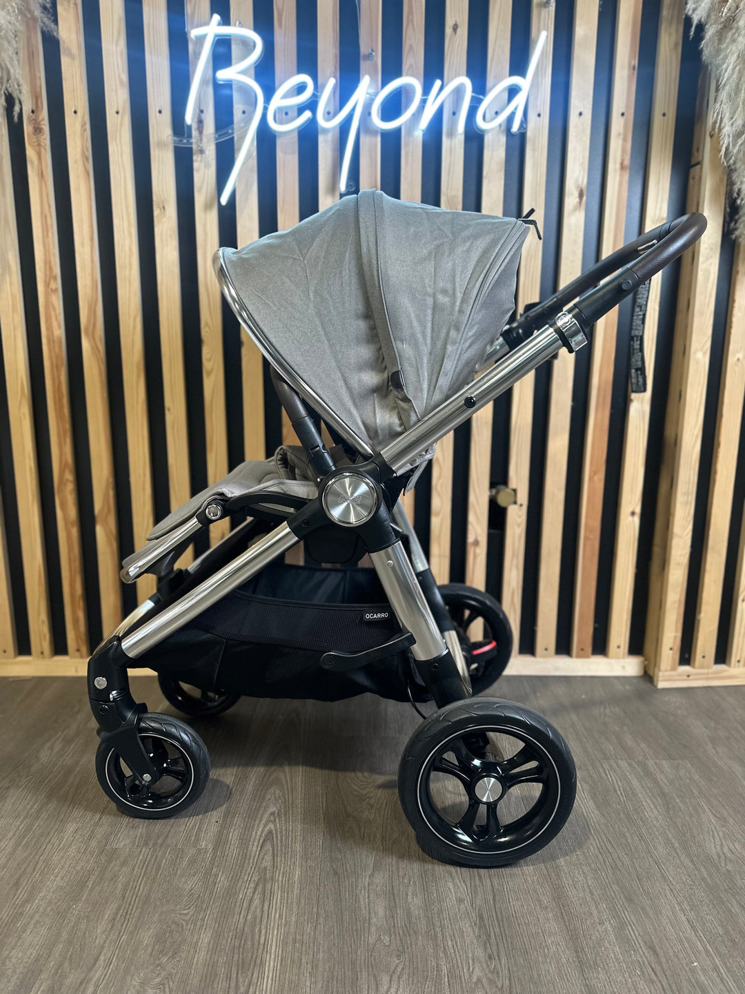 PRE LOVED Mamas & Papas Ocarro Travel System - Greige