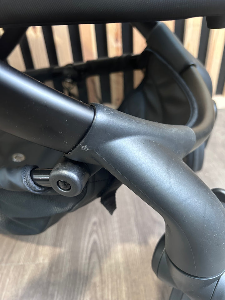 EX DISPLAY iCandy Peach 7 Travel System Bundle - Studio