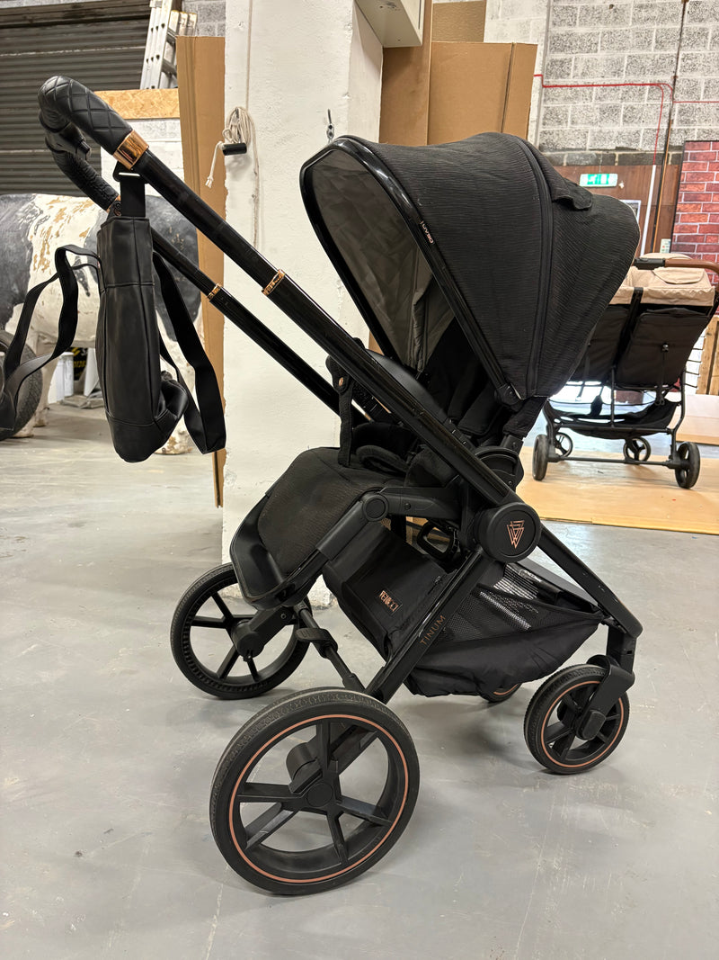PRE LOVED Venicci Tinum 2.0 Travel System - Stylish Black