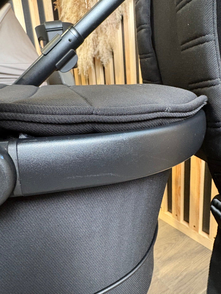 PRE LOVED iCandy Peach 7 Travel System - Jet/Black