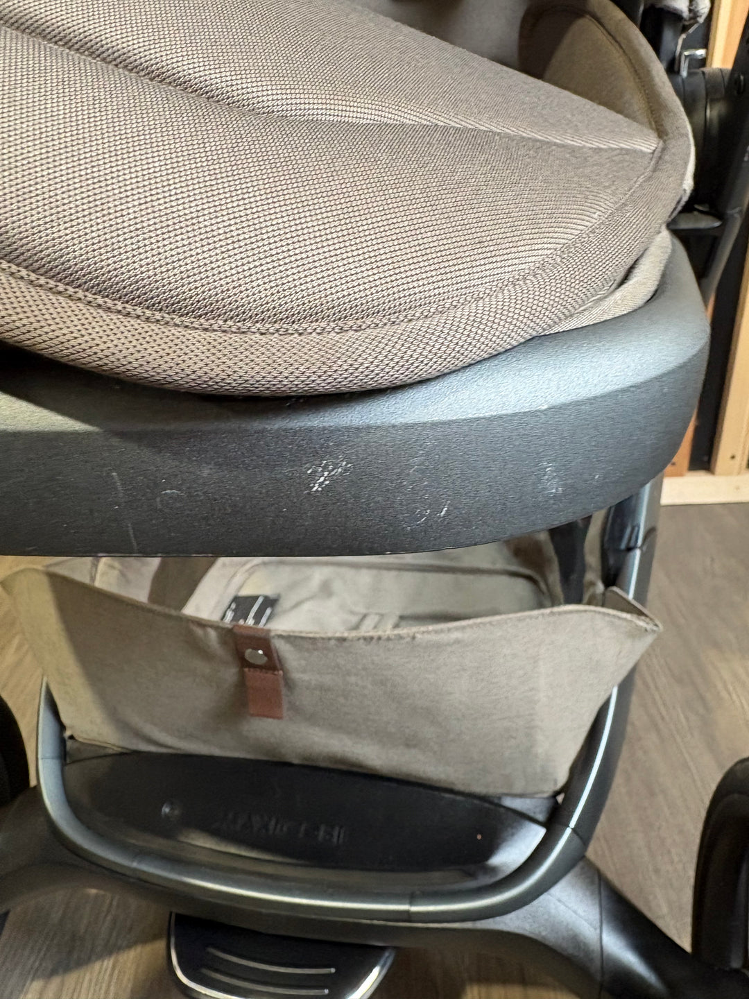 PRE LOVED Maxi-Cosi Fame Travel System - Twillic Truffle/Black Wheels